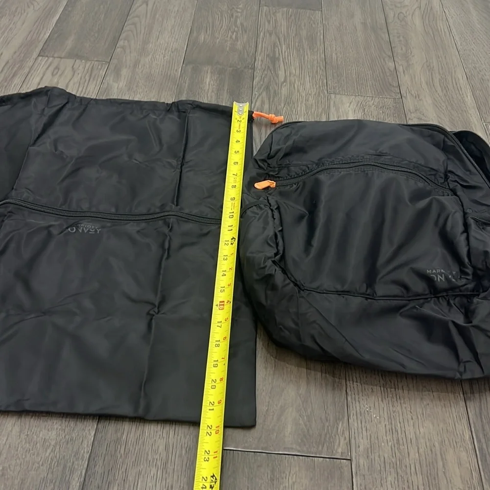 NWOT Bundle travel sack bag and backpack with compressible silicone water bottle